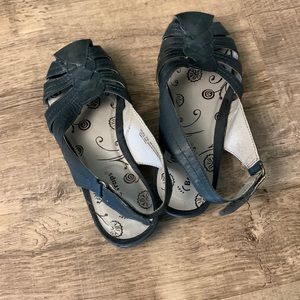 Ladies Bare Trap Sandals